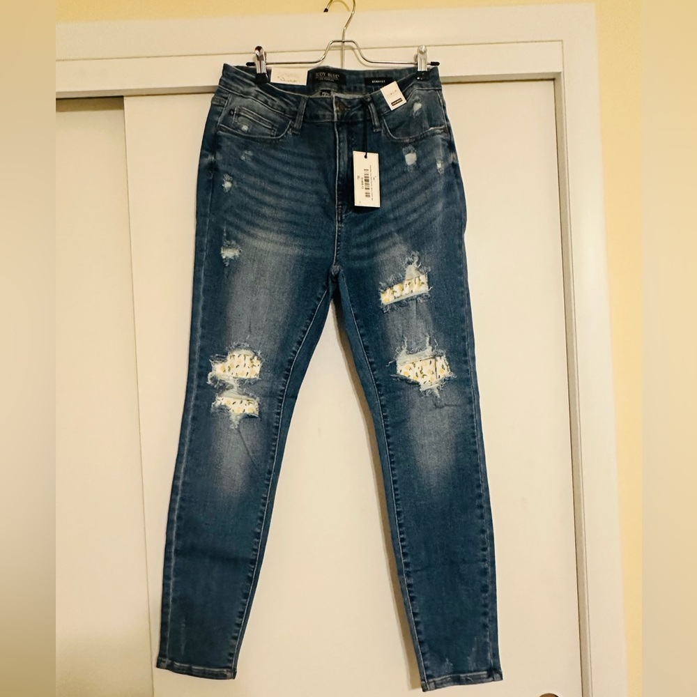Judy Blue size 13/31 Skinny Lemon Patch Jeans